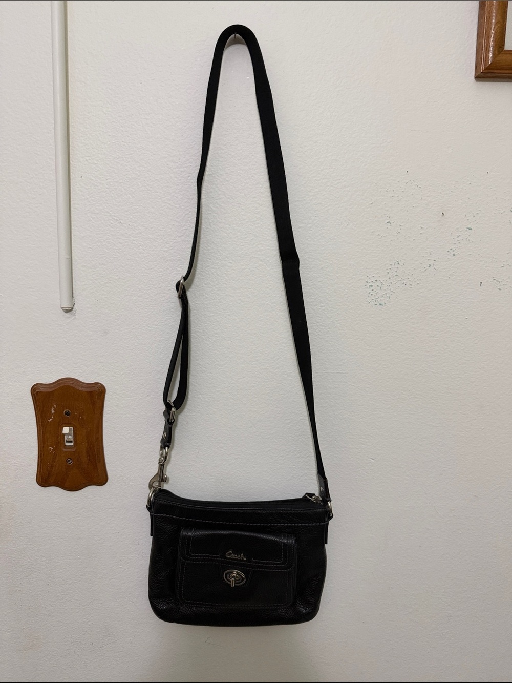 Coach leather adjustable crossbody purse black